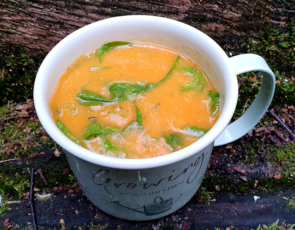 Yellow split peas soup with spinach