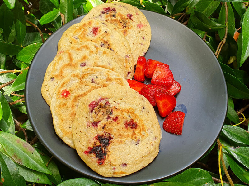 Almond and oat pancakes with lemon and berries