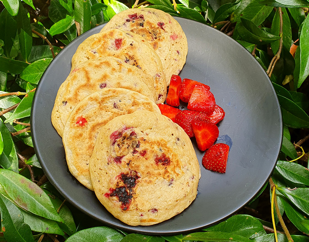 Almond and oat pancakes with lemon and berries