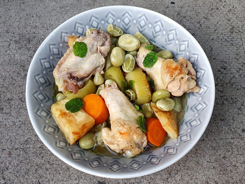 Chicken wings and broad beans casserole