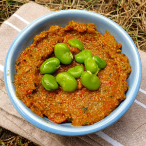 Roasted pepper and broad beans dip