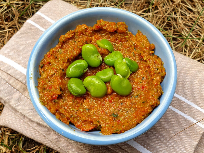 Roasted pepper and broad beans dip