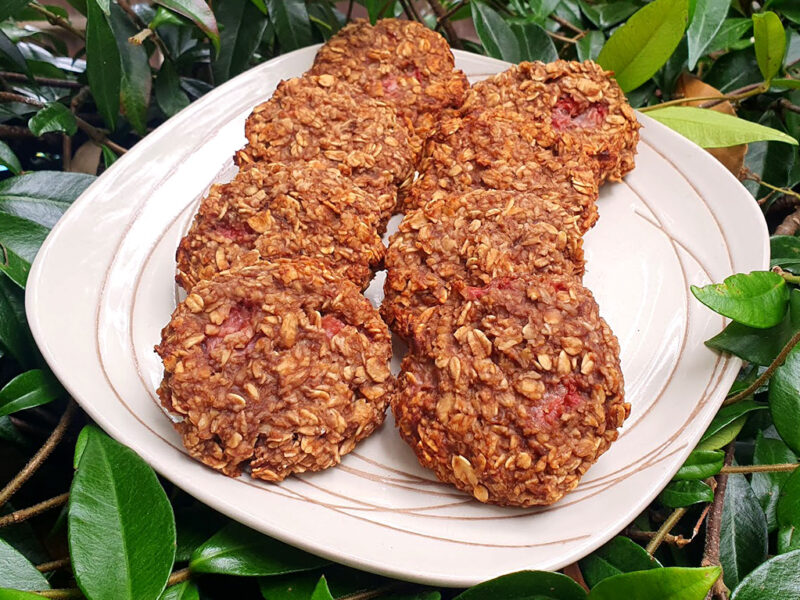 Strawberry oat cookies