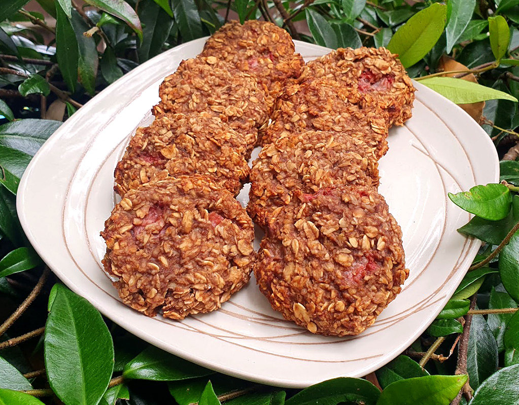 Strawberry oat cookies