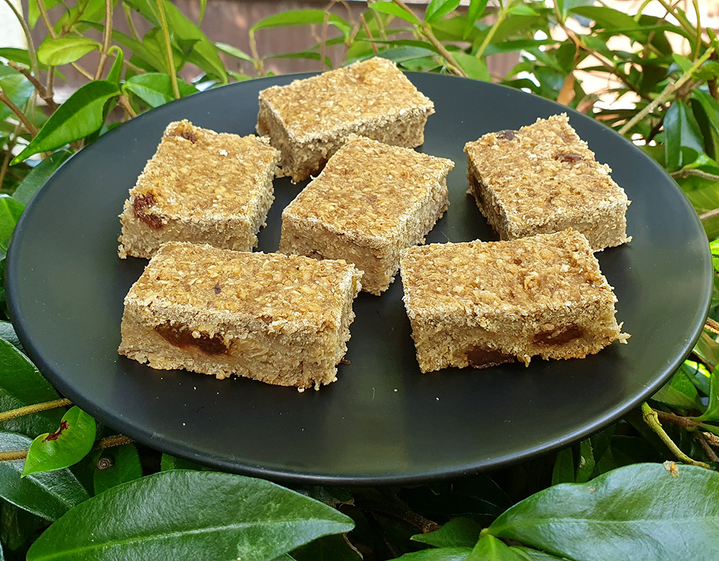 Apple and ginger oat bar