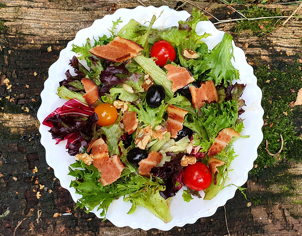 Balsamic salad with bacon