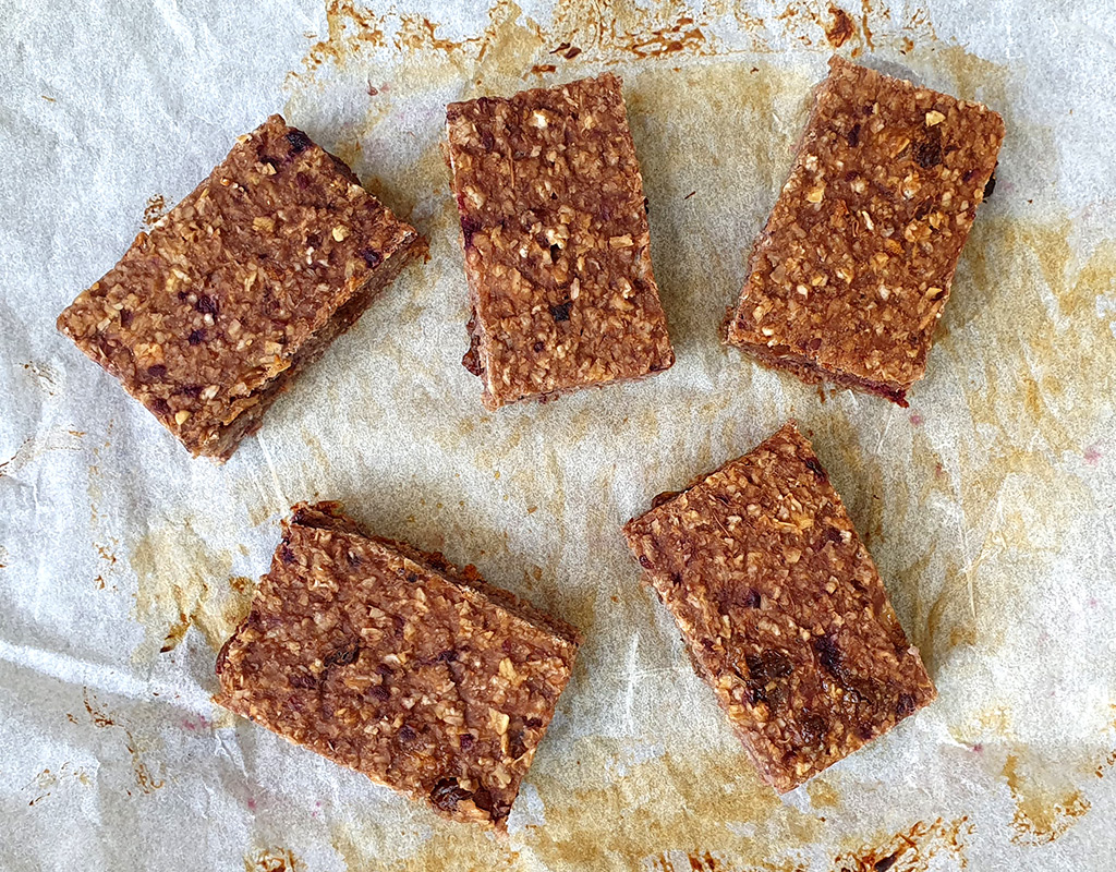 Blackberry jam oat bars