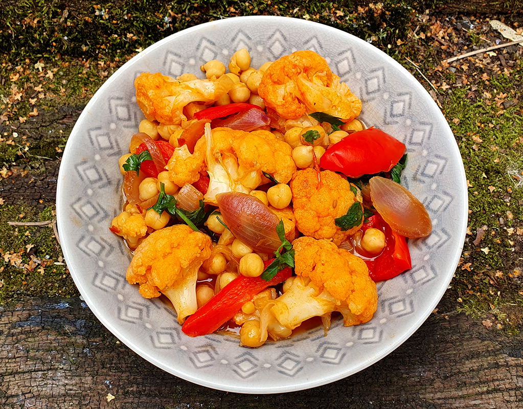 Cauliflower and chickpea curry