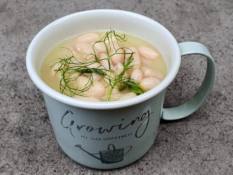 Kohlrabi, fennel and bean soup