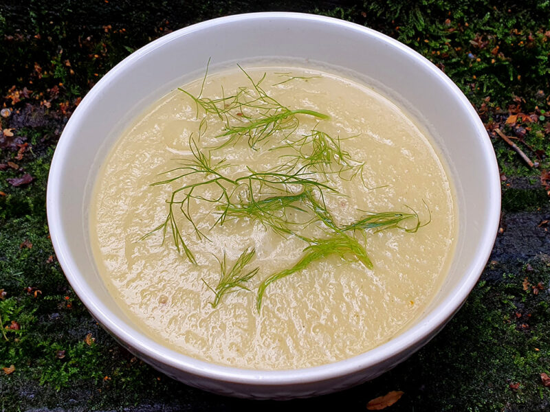 Kohlrabi, leek and fennel soup