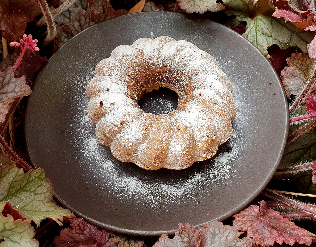 Chestnut and chocolate mini bundt cake