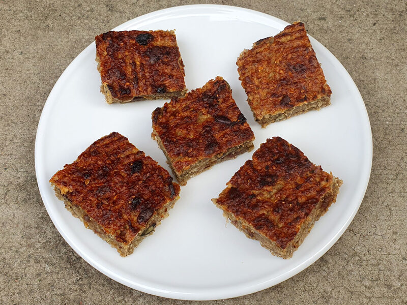 Fig and date oat bars