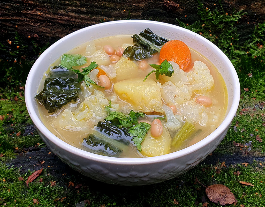 Potato, cauliflower and bean soup