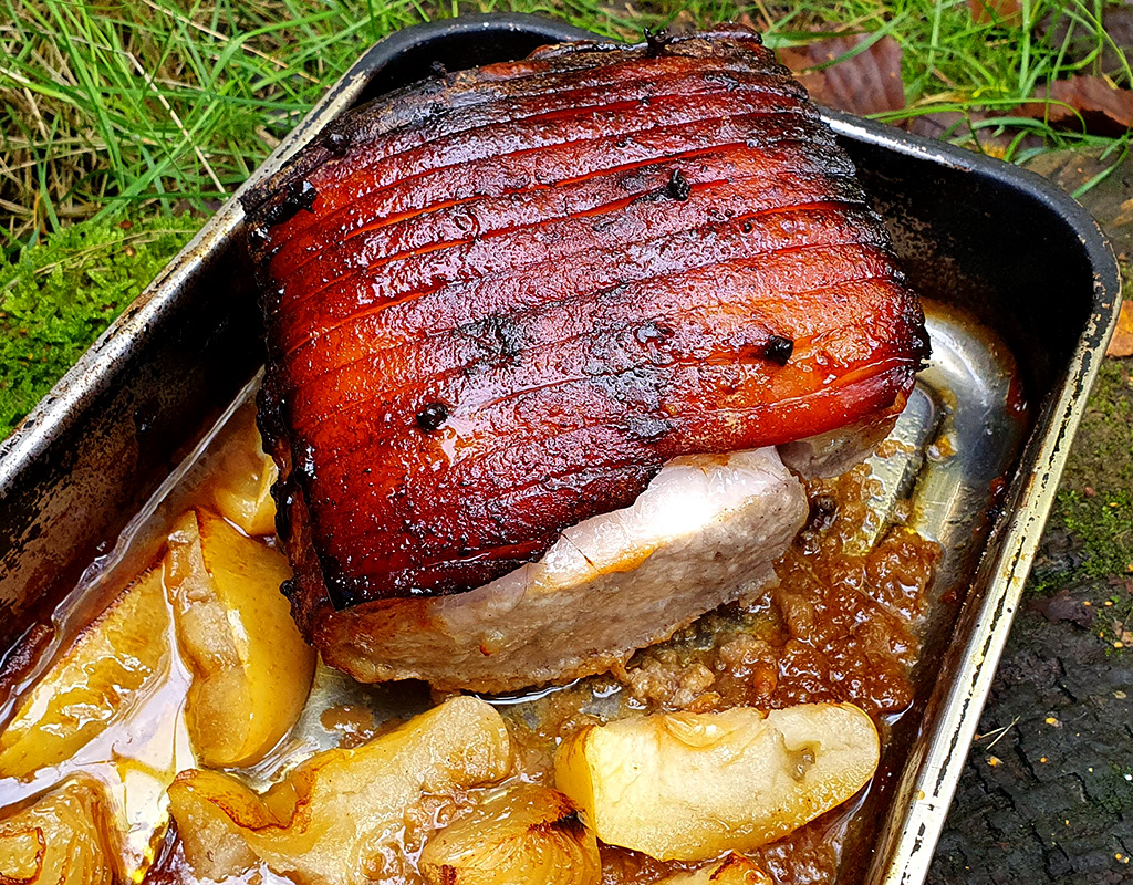 Slow-roasted pork with spiced apple