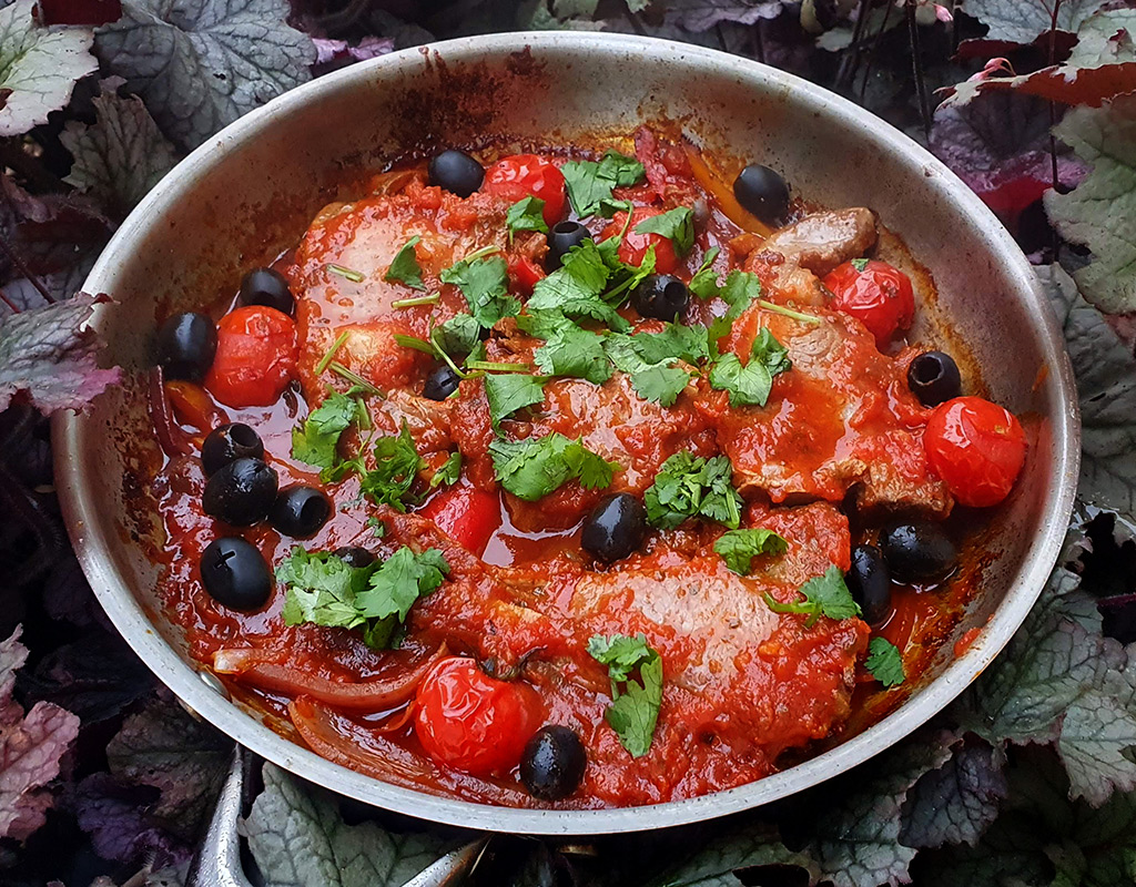 Lamb chops in puttanesca sauce