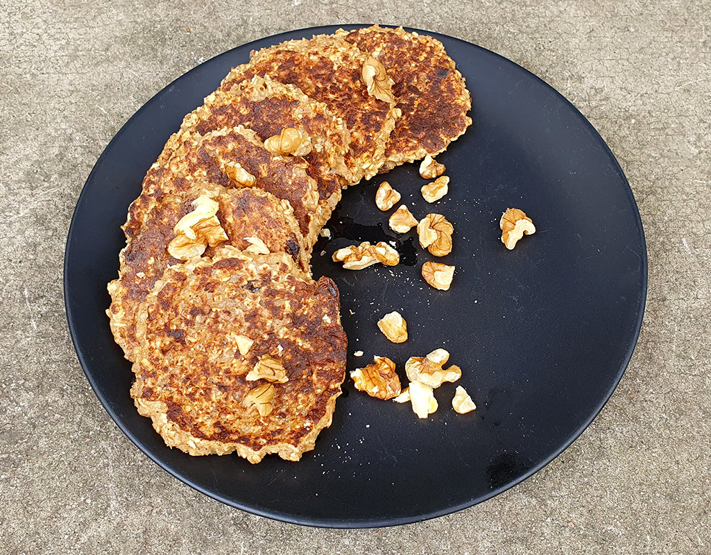 Plant-based apple and oat pancakes