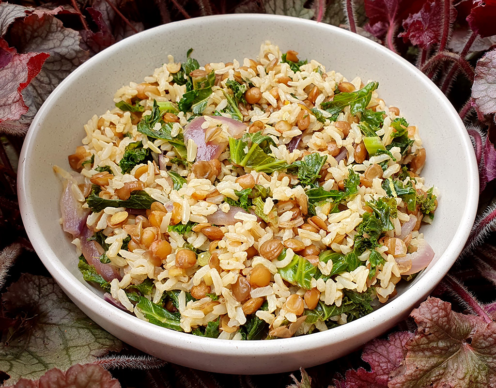 Steamed rice with lentils and kale