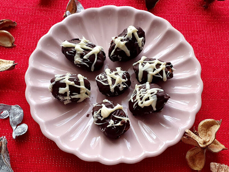 Chocolate dates stuffed with almonds