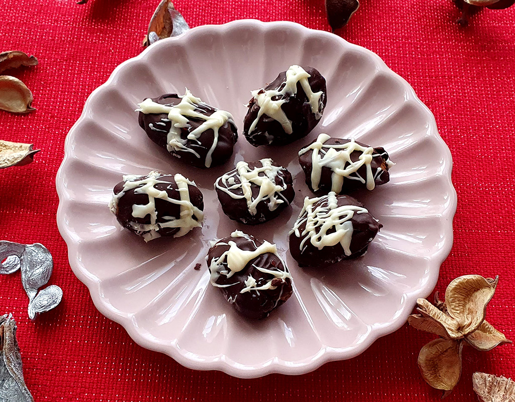 Chocolate dates stuffed with almonds