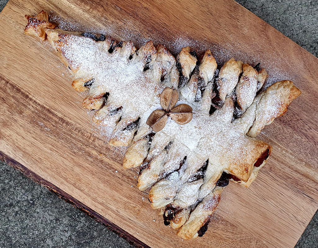 Mincemeat puff pastry Christmas tree