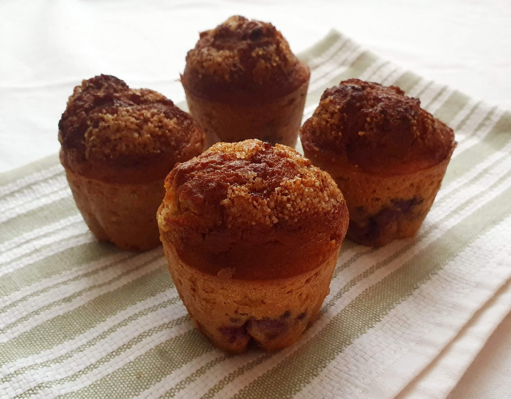 Air fryer apple and blackberry muffins