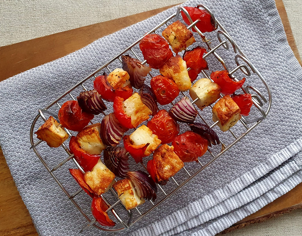 Air fryer halloumi and vegetable skewers