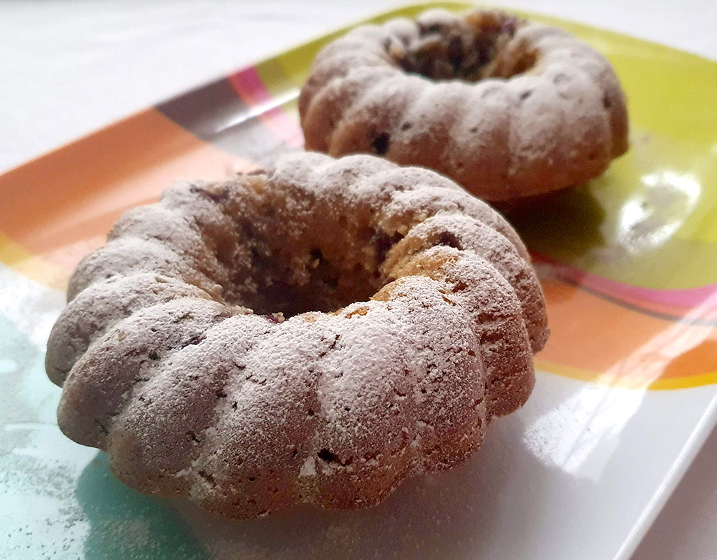 Apple and blackberry mini bundt cakes