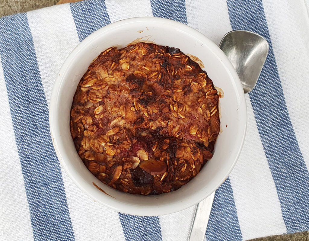 Baked porridge with almond and chocolate