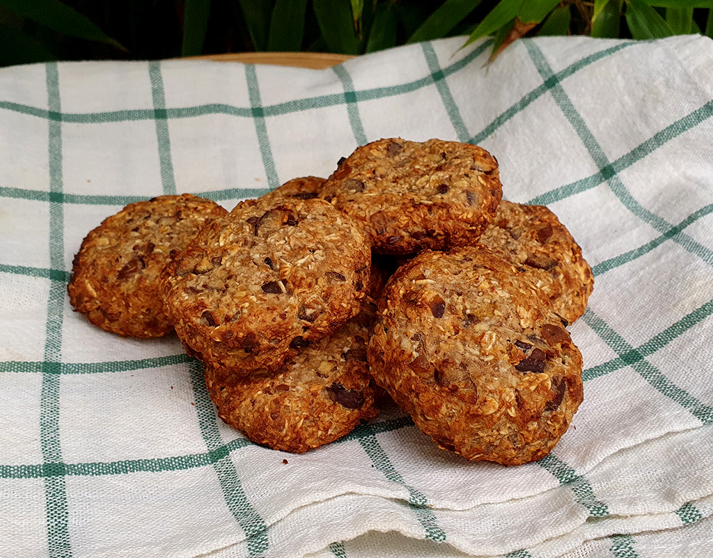 Banana and chestnut oat cookies