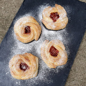 Fig jam puff pastry roses