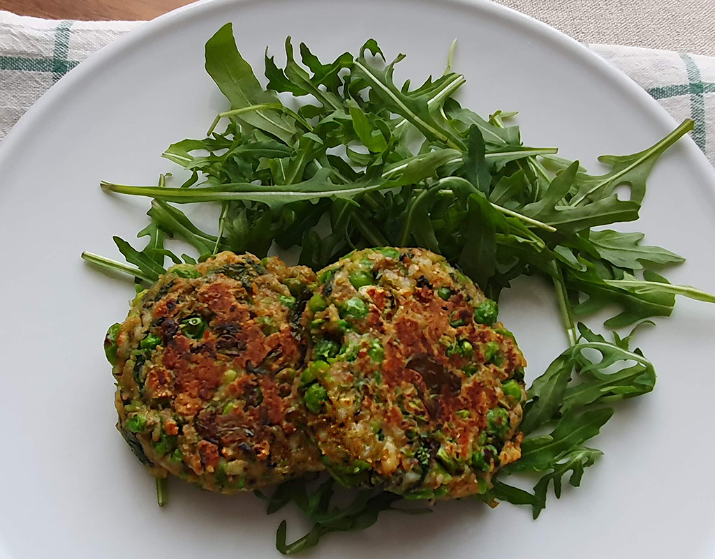 Halloumi, pea and spinach fritters