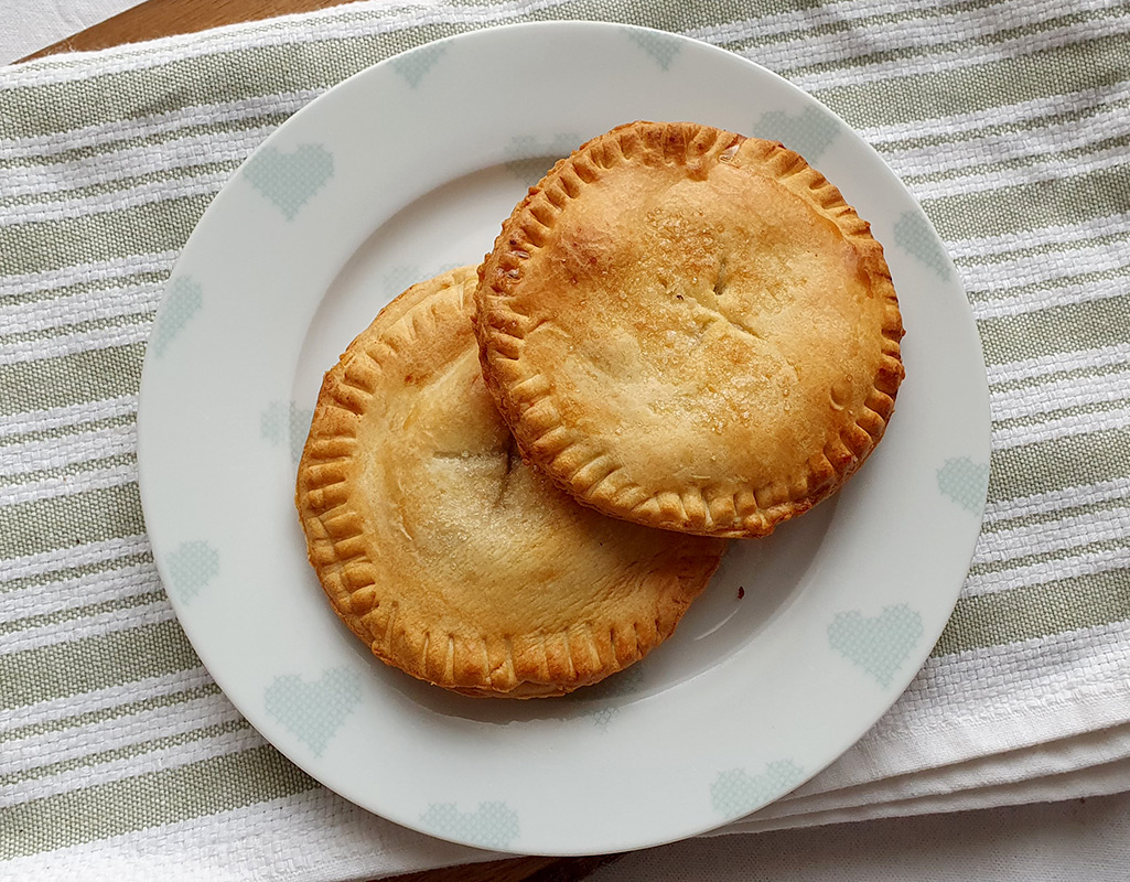 Air fryer apple pies