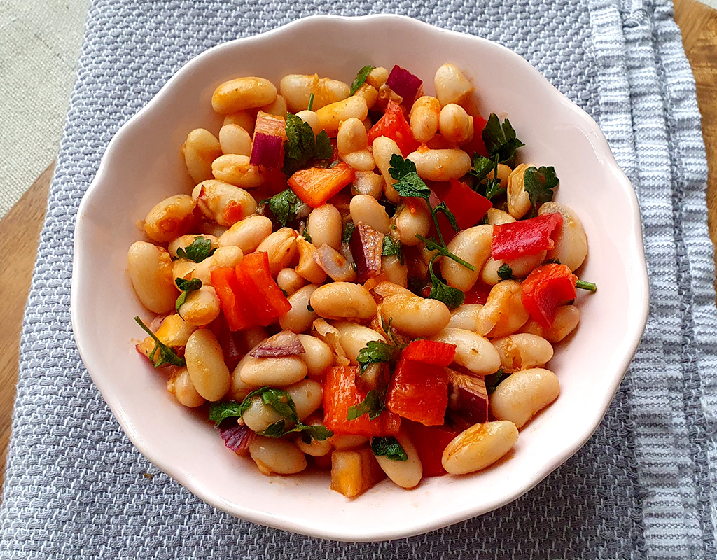 Chili pesto bean salad