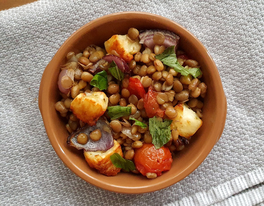 Lentil salad with roasted halloumi and vegetables