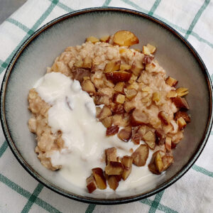 Porridge with chestnuts and yoghurt