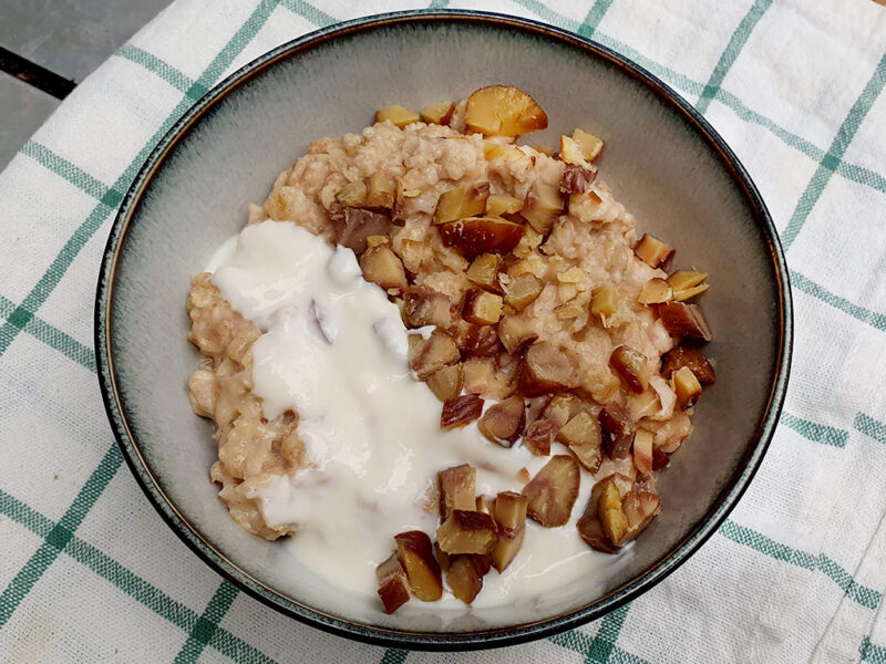 Porridge with chestnuts and yoghurt