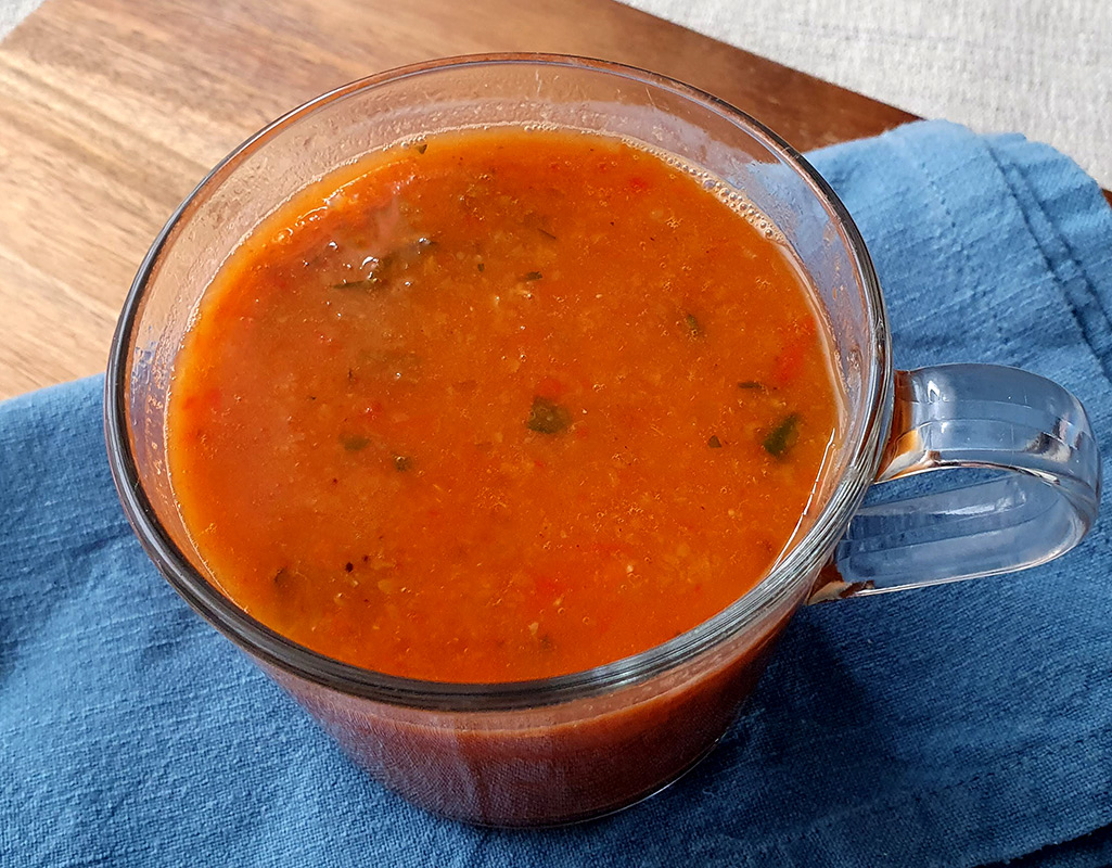 Red pepper, lentil and tomato soup