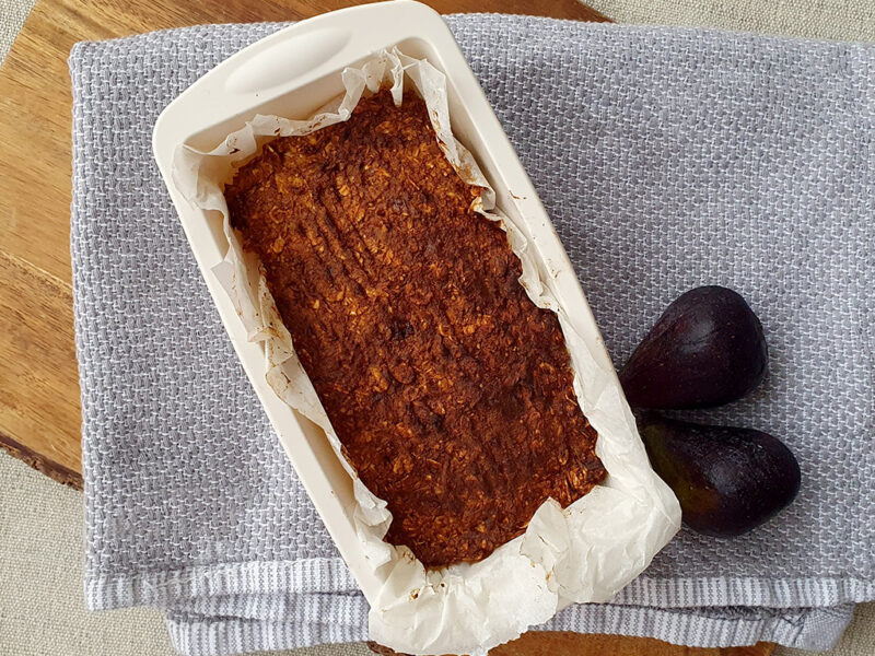 Vegan oat and almond cake with fig jam