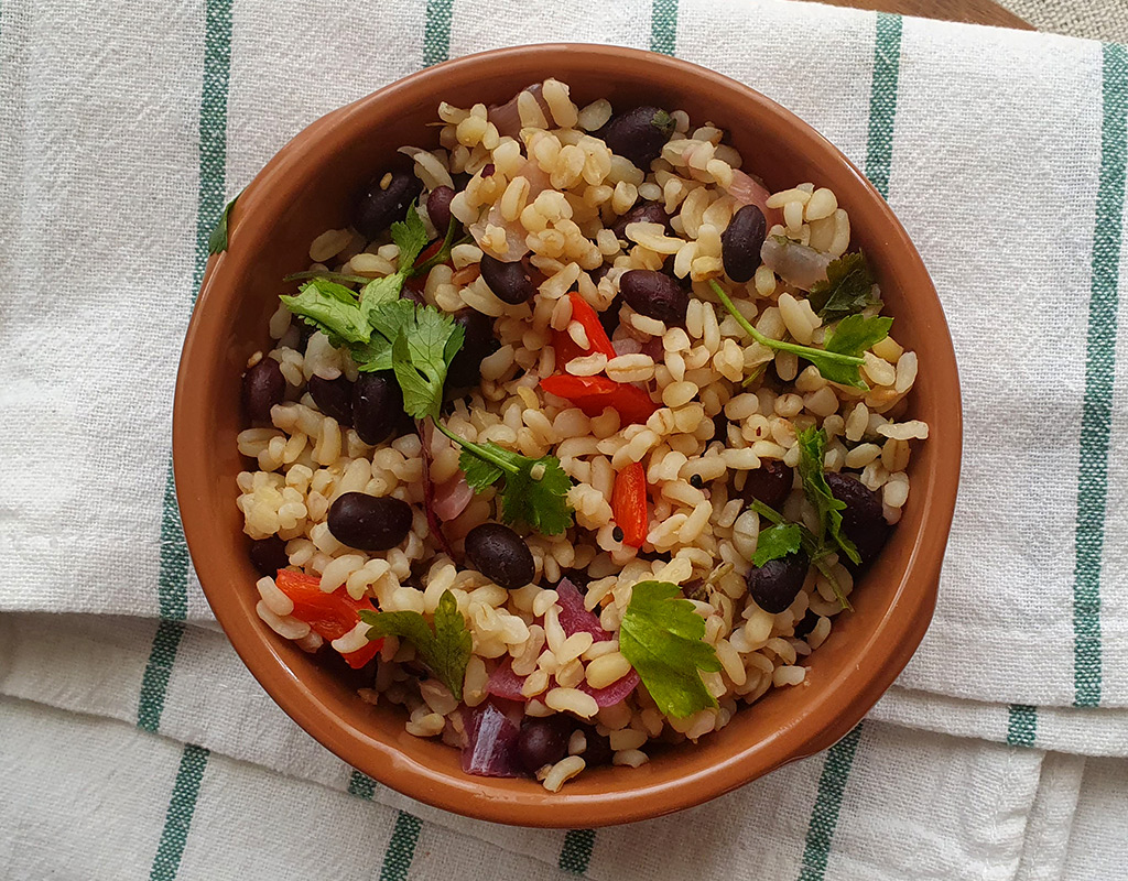 Zingy bulgur wheat and bean salad