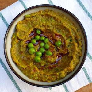 Aubergine, green peas and pesto spread