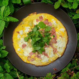 Bacon and sheep cheese omelette