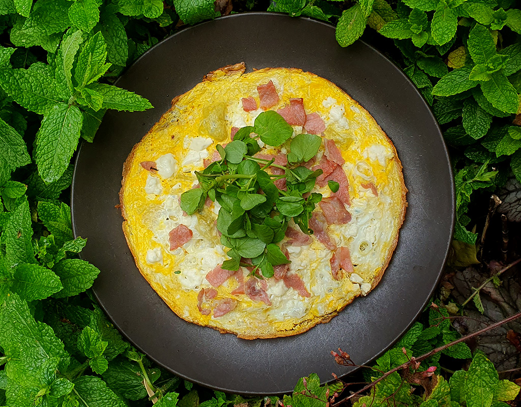 Bacon and sheep cheese omelette
