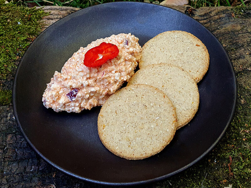 Curd cheese spread with paprika and garlic