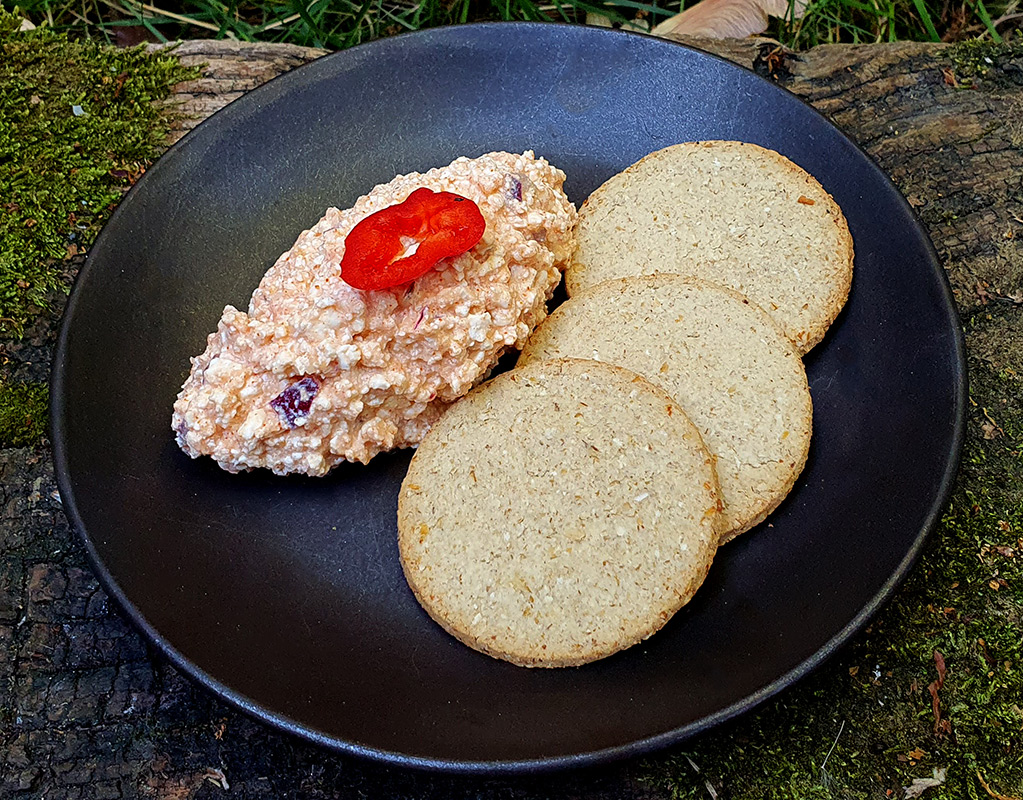 Curd cheese spread with paprika and garlic