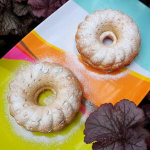Lemon and curd cheese mini bundt cakes