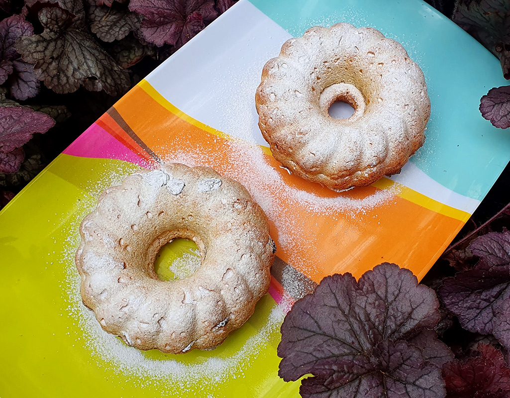 Lemon and curd cheese mini bundt cakes