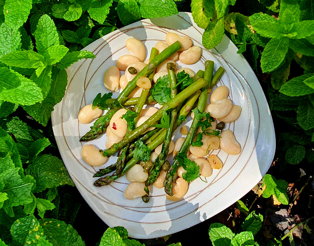 Asparagus and butter beans salad