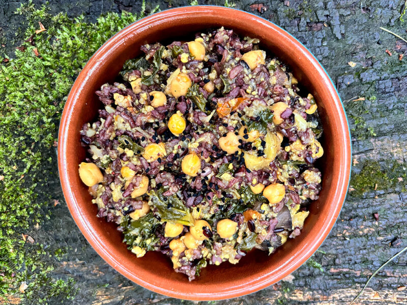 Cauliflower, kale and chickpeas with black rice