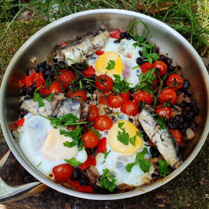Fried eggs with black beans and sardines