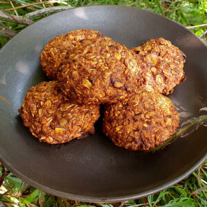 Raspberry and nuts oat cookies